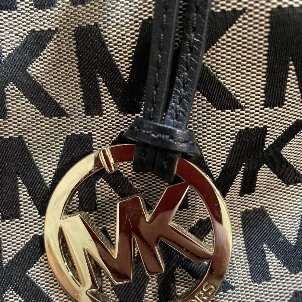 COPY - Michael Kors Jet Set Jacquard
MK Signature Logo. - Picture 7 of 16